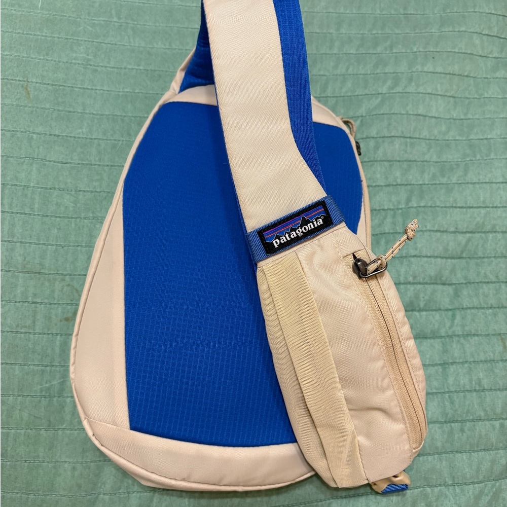 Patagonia Atom Sling Bag 8L - Picture 3 of 5
